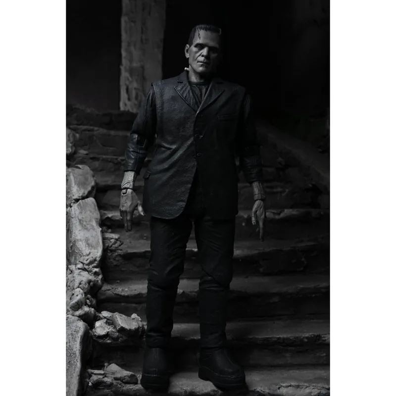 Figura Ultimate Frankenstein Monster Black and White Universal Monsters 18cm